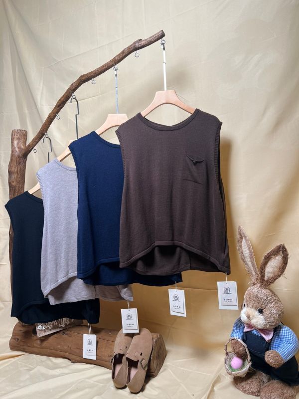 寬鬆羊毛背心 羊毛背心、寬鬆背心、針織背心、日系背心、休閒無袖上衣、百搭針織、秋冬針織、女裝上衣、舒適背心、層次穿搭