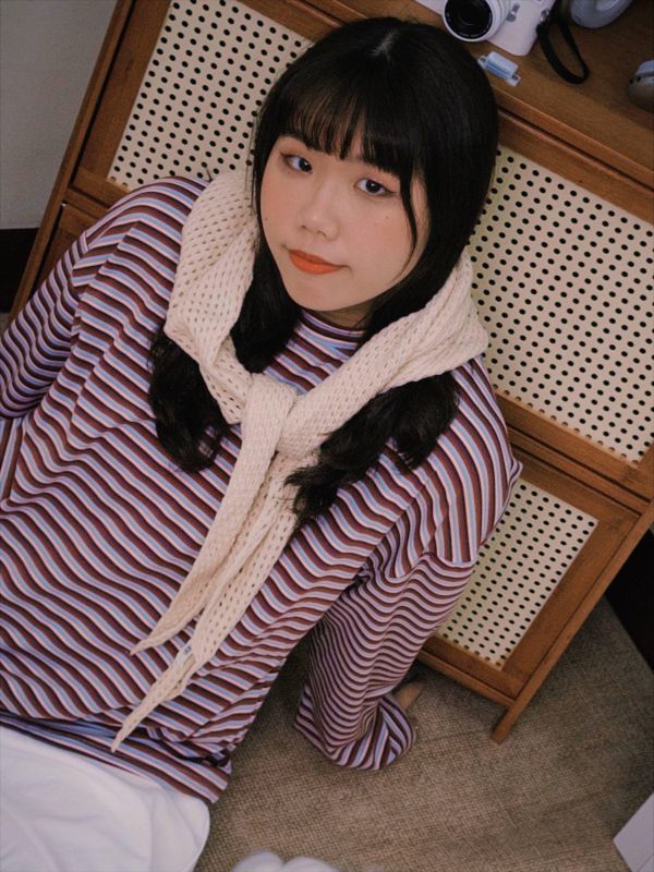 輕柔彈彈條紋Ｔ 