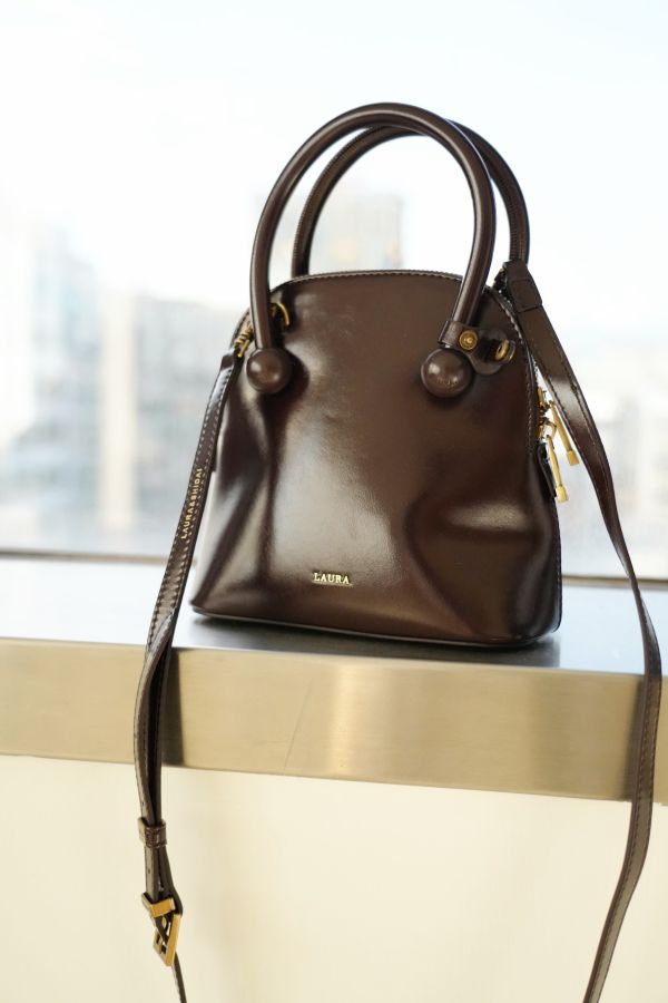 沉香烏木斜背包 斜背包、沉香烏木包、日系小包、百搭包款、休閒斜背包、質感包、女裝包、通勤包、日系包款、小巧手提包