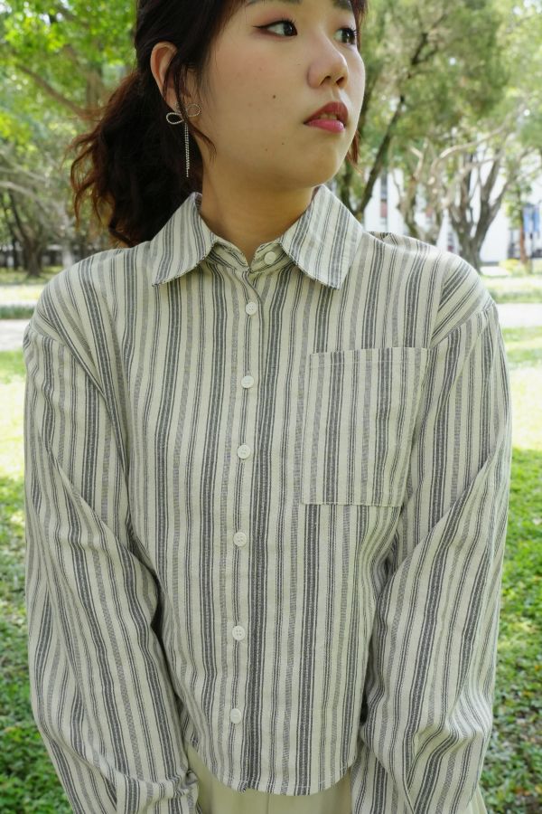 條紋口袋襯衫 條紋襯衫、短款襯衫、棉麻襯衫、日系襯衫、百搭上衣、女裝襯衫、休閒襯衫、日系穿搭、口袋襯衫、夏季襯衫