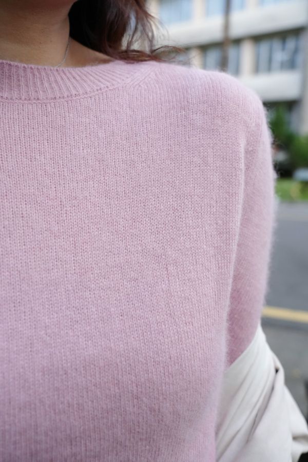 超柔軟羊毛上衣 超柔軟羊毛上衣、羊毛短袖毛衣、秋冬上衣、百搭毛衣、舒適上衣、女毛衣、短袖羊毛上衣、休閒上衣、高質感毛衣、秋冬穿搭、羊毛上衣推薦、簡約毛衣