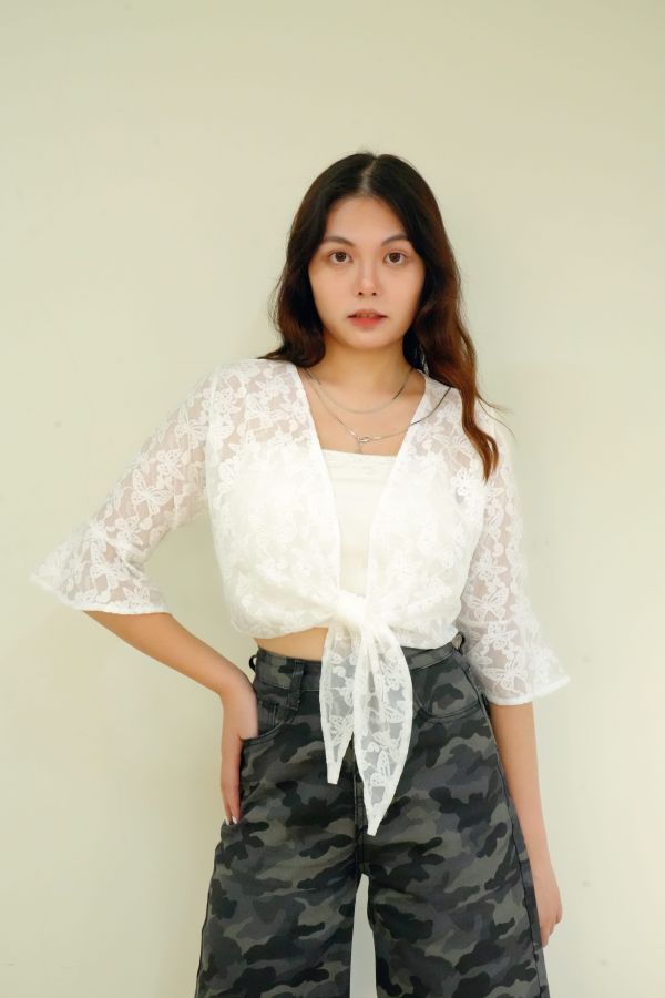 蝴蝶綁腰罩衫 綁帶設計上衣、顯瘦外搭推薦、修飾腰身罩衫、春夏穿搭外套、蝴蝶結上衣、外搭綁腰上衣