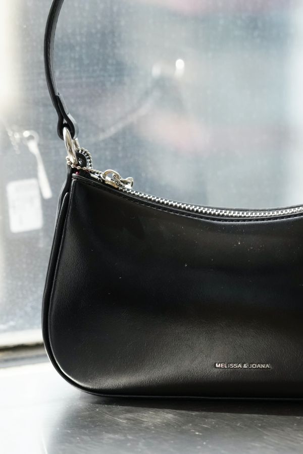 腋下斜挎包 腋下包、斜挎包、牛皮小包、日系手提包、百搭包款、休閒斜背包、質感小包、女裝包、通勤包、日系包款