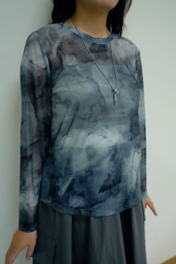 灰霧煙光防曬罩衫 防曬罩衫推薦、女生輕薄罩衫、多層次穿搭罩衫、夏季防曬單品