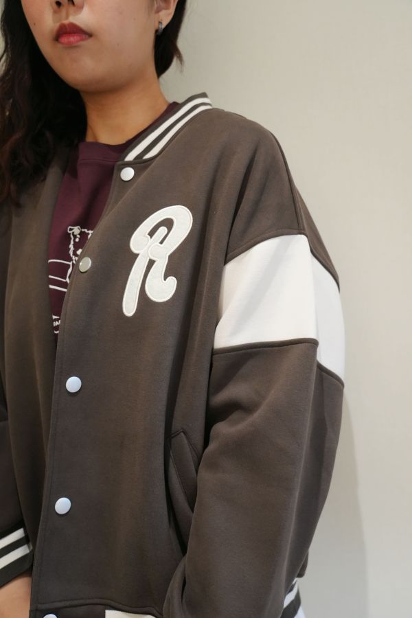 棒球服外套 棒球服外套、日系運動外套、休閒上衣、百搭外套、棉質外套、女裝外套、舒適外套、日系穿搭、撞色外套、街頭風外套