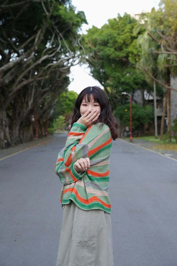 撞色條紋上衣 撞色條紋上衣、不規則條紋上衣、針織長袖、設計款上衣、日系條紋、秋冬針織、羊毛拼接上衣、休閒條紋上衣、女裝上衣、百搭針織