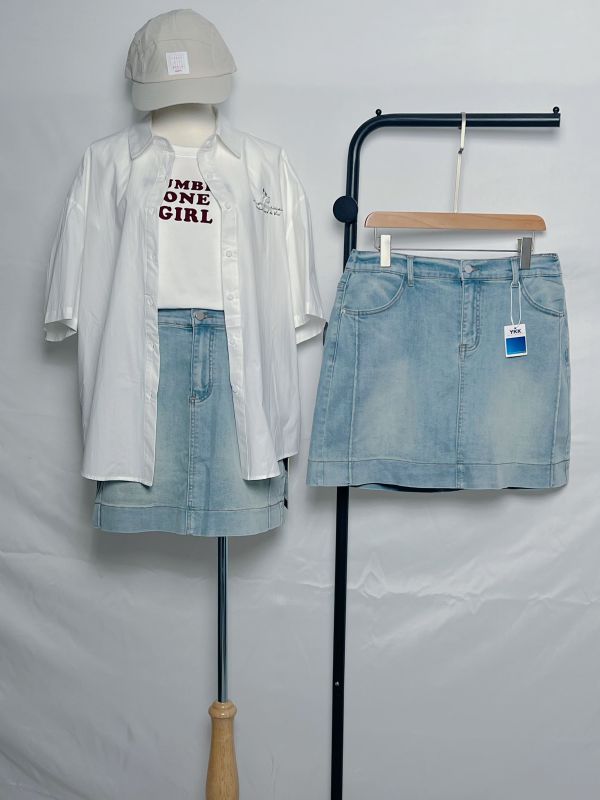 百搭牛仔A字裙 牛仔A字裙、顯瘦短裙推薦、經典牛仔短裙、牛仔A字短裙穿搭、日常休閒短裙、不挑身形裙款、四季百搭下身單品