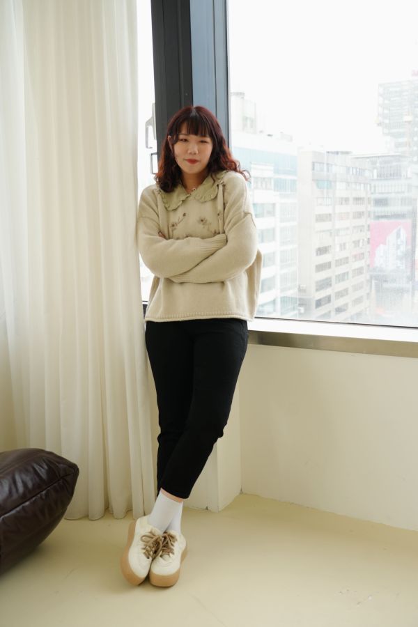 率性牛仔煙管褲 牛仔煙管褲、率性牛仔褲、修身長褲、女牛仔褲、秋冬牛仔褲、百搭長褲、通勤褲、休閒褲、街頭風牛仔褲、高腰牛仔褲、女長褲、秋冬穿搭褲