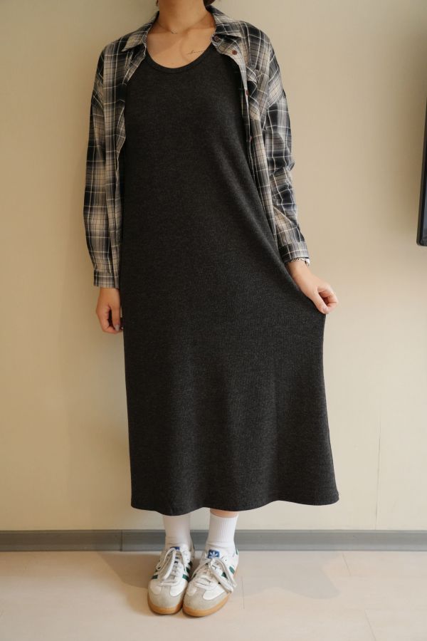 超顯瘦針織連身裙 針織連身裙、修身毛衣裙、超顯瘦裙、日系連身裙、彈力針織裙、秋冬裙款、氣質連身裙、百搭連身裙、女裝針織裙、日系穿搭