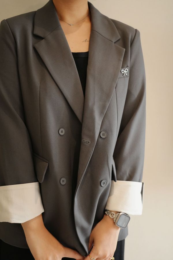 蝴蝶結西裝外套 蝴蝶結西裝外套、西裝外套、秋冬外套、優雅上衣、職場穿搭、女裝外套、百搭外套、時尚西裝、通勤外套、修身西裝、蝴蝶結上衣、質感外套