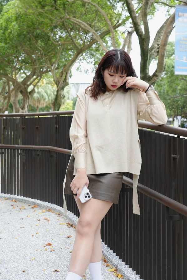 專櫃款設計包芯紗背心 包芯紗背心、專櫃款背心、日系針織上衣、氣質背心、百搭針織、女裝背心、舒適毛衣、日系穿搭、通勤上衣、設計款背心