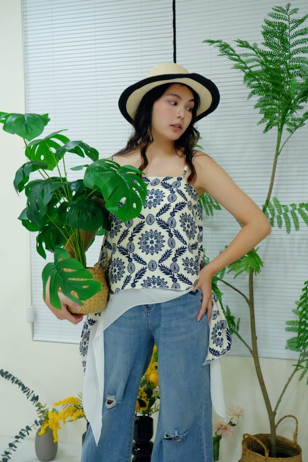 來去度假！圖騰背心 圖騰背心、夏日度假服飾、度假穿搭單品、休閒背心推薦、異國風印花、夏季旅遊服裝、海灘穿搭