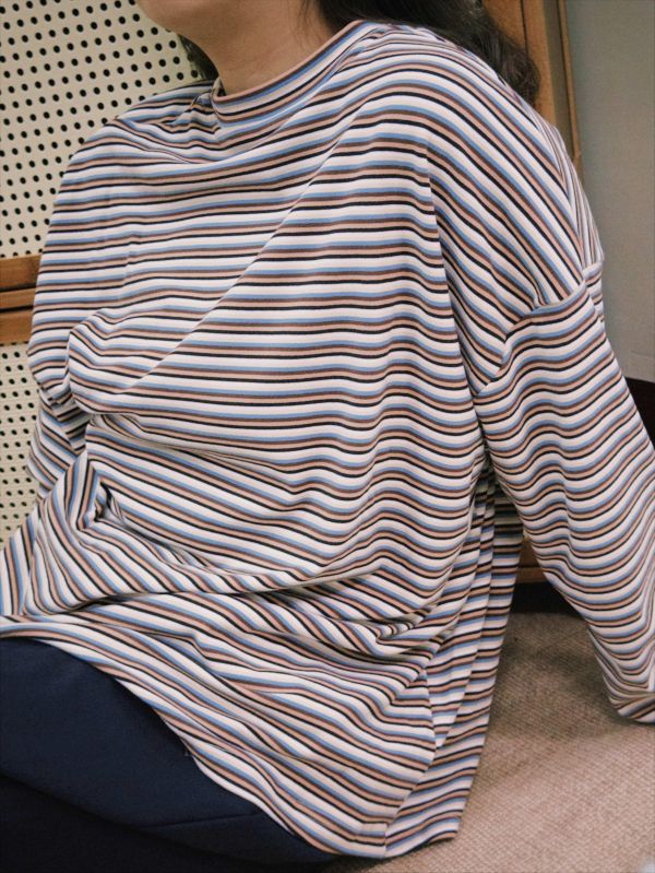 輕柔彈彈條紋Ｔ 