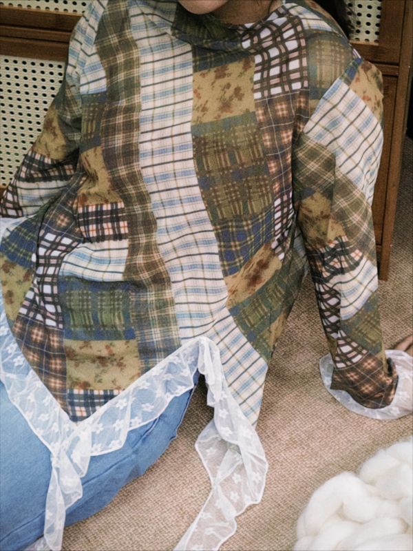 不規則花邊透膚打底上衣 