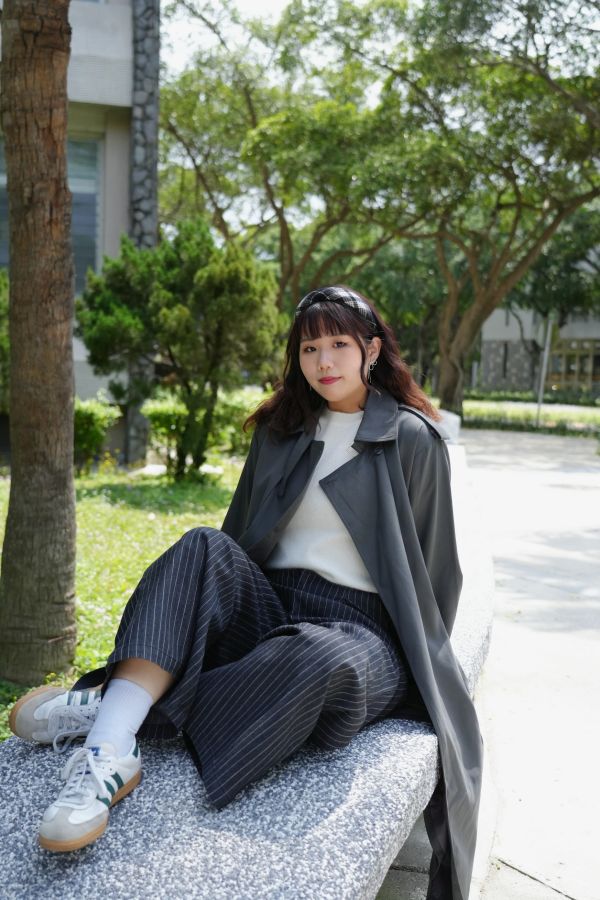 後鬆緊條紋挺版寬褲 寬褲、條紋褲、挺版長褲、鬆緊褲頭、通勤褲、日系穿搭、氣質長褲、百搭寬褲、亞麻混紡褲、韓系女裝