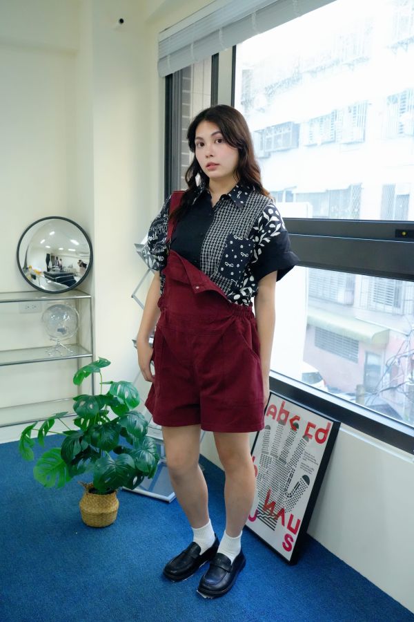 長款拼拼襯衫 拼接長版襯衫、女生文青襯衫推薦、撞色設計襯衫、長版罩衫穿搭、不挑身形襯衫、層次感穿搭單品、文青風長襯衫