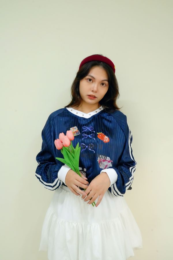 塗鴉玩家美式Ｖ領撞色T 撞色T, V領T恤, 塗鴉T, 美式T恤, 休閒T, 潮流T, 百搭T恤, 街頭風T, 舒適T恤, 男女通用T