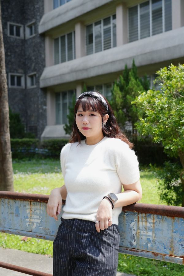 超柔軟羊毛上衣 超柔軟羊毛上衣、羊毛短袖毛衣、秋冬上衣、百搭毛衣、舒適上衣、女毛衣、短袖羊毛上衣、休閒上衣、高質感毛衣、秋冬穿搭、羊毛上衣推薦、簡約毛衣