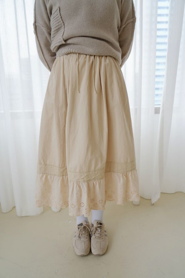 拼接蕾絲抽繩棉裙 拼接蕾絲抽繩棉裙、蕾絲棉裙、抽繩棉裙、秋冬女棉裙、百搭棉裙、下擺蕾絲裙、日常穿搭裙、休閒棉裙、女棉裙、舒適棉裙、約會裙、秋冬百搭裙