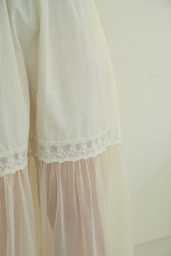 透紗繡花長裙 刺繡長裙、透紗裙子、氣質長裙、日系女裝、飄逸長裙推薦、夏季長裙子、約會穿搭女裝