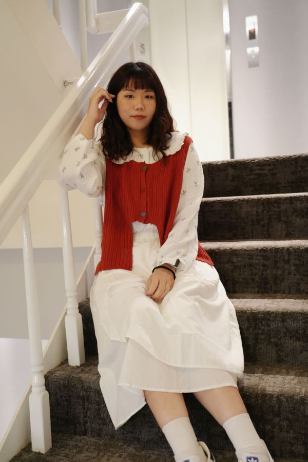 設計款彩釦針織背心 設計針織背心、彩釦背心、百搭背心、日系穿搭、層次穿搭、棉質針織、秋冬背心