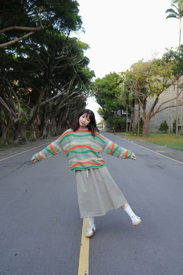 撞色條紋上衣 撞色條紋上衣、不規則條紋上衣、針織長袖、設計款上衣、日系條紋、秋冬針織、羊毛拼接上衣、休閒條紋上衣、女裝上衣、百搭針織