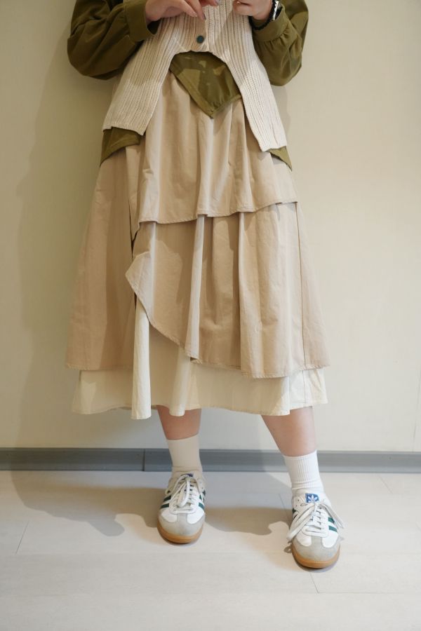 設計款雙色花瓣裙 雙色花瓣裙、設計款裙、浪漫裙、秋冬女裙、百搭長裙、女裙、通勤裙、約會裙、休閒裙、秋冬百搭裙、舒適裙、拼接裙