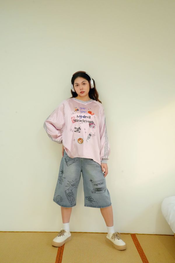 街頭塗鴉七分褲 塗鴉七分褲, 街頭七分褲, 休閒七分褲, 潮流七分褲, 百搭七分褲, 個性塗鴉褲, 舒適七分褲, 街頭休閒褲, 男生女生七分褲