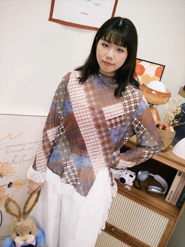 不規則花邊透膚打底上衣 