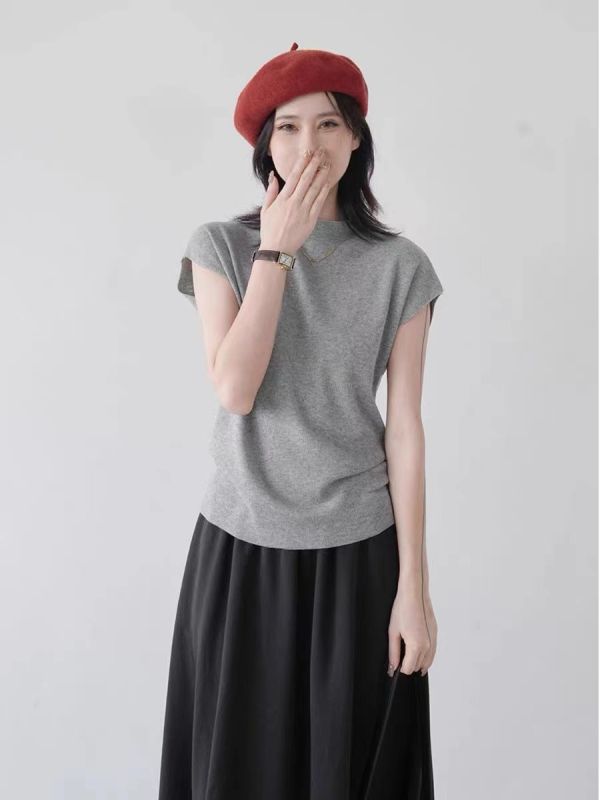 針織短袖 針織短袖、棉質短袖、日系上衣、百搭針織、彈性上衣、日系穿搭、舒適短袖、休閒上衣、女裝針織、秋季上衣