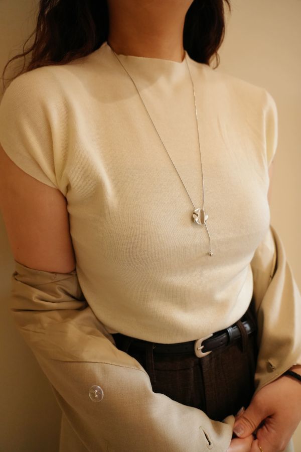 針織短袖 針織短袖、棉質短袖、日系上衣、百搭針織、彈性上衣、日系穿搭、舒適短袖、休閒上衣、女裝針織、秋季上衣