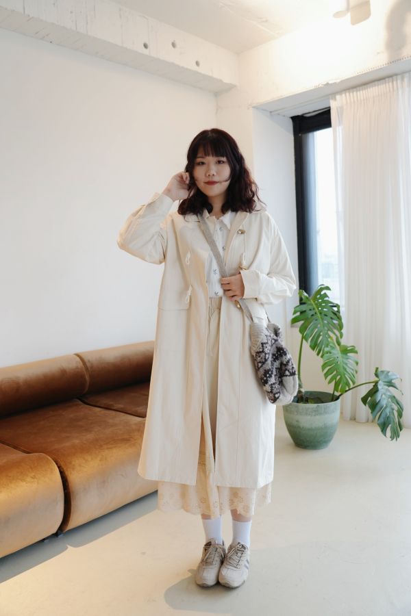 牛角釦長款外套 牛角釦長款外套、牛角釦外套、長款外套、秋冬女外套、百搭外套、休閒外套、女外套、通勤外套、日常外套、秋冬長款外套、復古外套、秋冬百搭外套