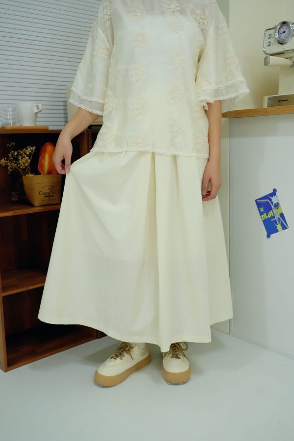小日子摺裙 文青風裙子、氣質穿搭裙款、女生百搭長裙、溫柔風長裙、日常裙裝穿搭、高腰百褶裙、清新風摺裙、約會穿搭推薦