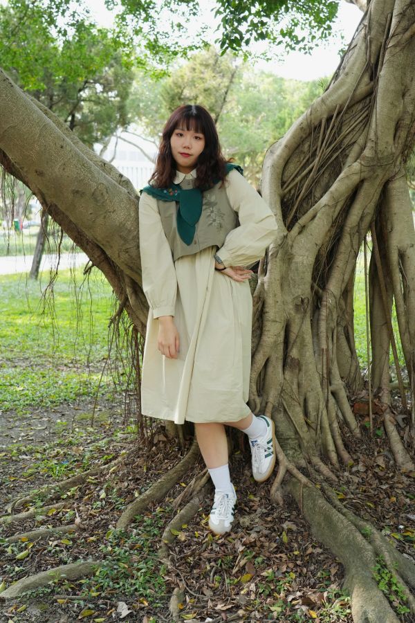 日系刺繡兩件式連身裙 日系刺繡兩件式連身裙、刺繡連身裙、兩件式洋裝、秋冬連身裙、日系洋裝、女洋裝、浪漫連身裙、百搭連身裙、通勤洋裝、約會裙、休閒洋裝、秋冬百搭裙