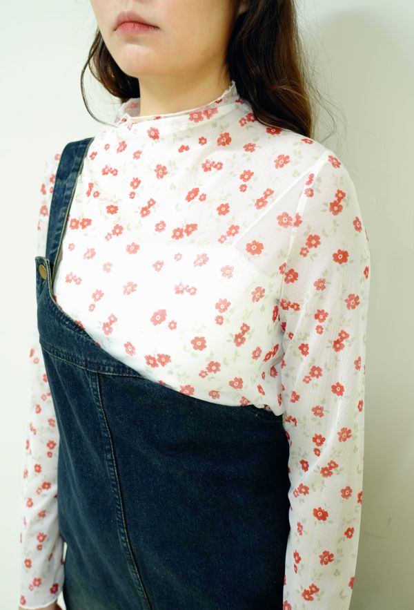 小花疊穿網紗上衣 小花網紗上衣, 疊穿上衣, 透氣上衣, 甜美上衣, 文青上衣, 百搭網紗上衣, 秋冬上衣, 可愛上衣, 女生上衣, 層次感上衣