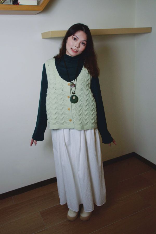 舒彈素色打底上衣 