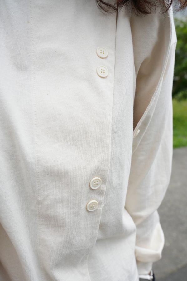 純棉圓領設計寬鬆上衣 純棉上衣、圓領上衣、寬鬆上衣、長袖上衣、秋冬上衣、休閒上衣、百搭上衣、舒適上衣、日常穿搭、基本款上衣、女裝上衣