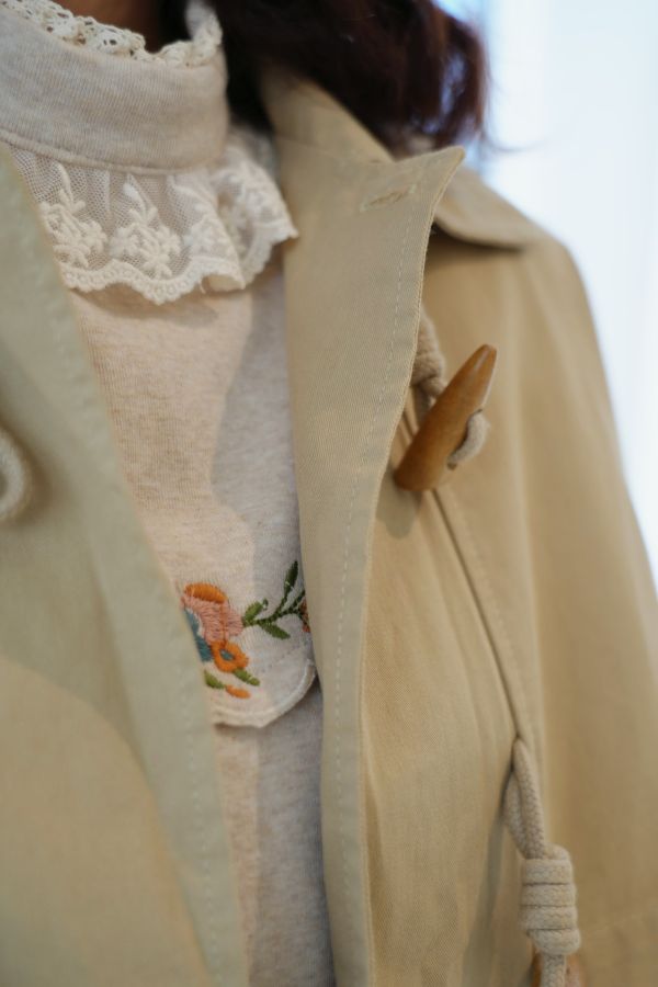 牛角釦長款外套 牛角釦長款外套、牛角釦外套、長款外套、秋冬女外套、百搭外套、休閒外套、女外套、通勤外套、日常外套、秋冬長款外套、復古外套、秋冬百搭外套