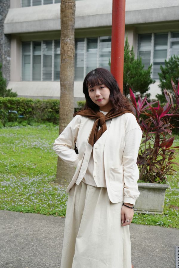 純棉圓領設計寬鬆上衣 純棉上衣、圓領上衣、寬鬆上衣、長袖上衣、秋冬上衣、休閒上衣、百搭上衣、舒適上衣、日常穿搭、基本款上衣、女裝上衣