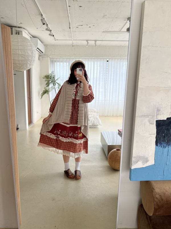 針織披肩背心 針織披肩背心、日系針織毛衣、寬鬆背心、層次穿搭、百搭毛衣、秋冬針織、女裝針織、舒適毛衣、日系穿搭、休閒背心