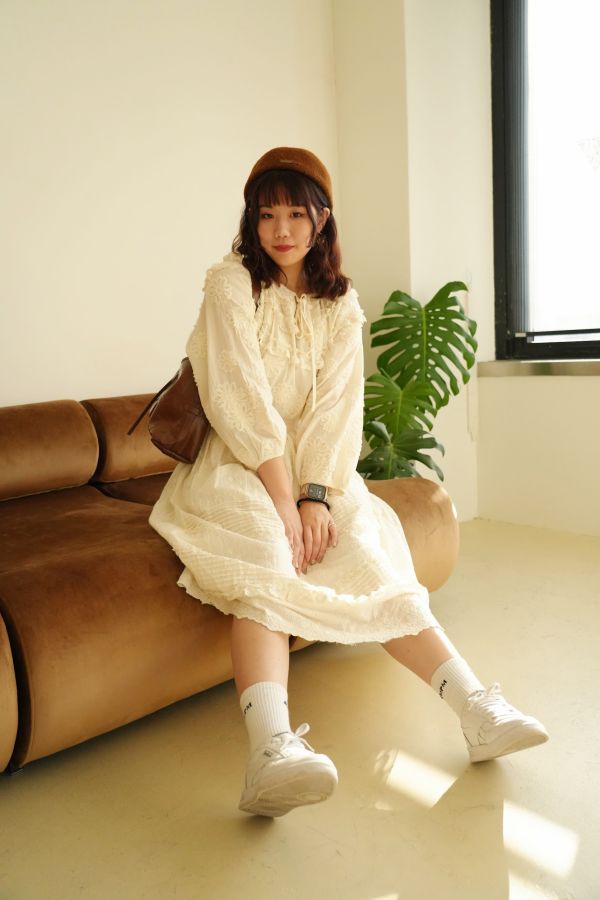 布蕾絲純棉上衣 純棉上衣、布蕾絲上衣、日系長袖上衣、甜美上衣、棉質長袖、粉藍上衣、杏色上衣、日系穿搭、氣質女裝、百搭上衣