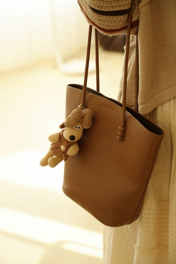 奶茶通勤肩背包 通勤肩背包、奶茶包、菱格編織包、日系手提包、百搭小包、實用通勤包、上班包、學生包、日系包款、質感小包