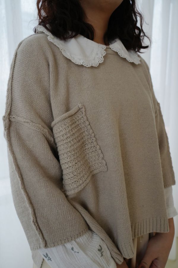 日系百搭側開上衣 日系側開上衣、側開衩上衣、羊毛混紡針織、百搭上衣、秋冬針織上衣、日系穿搭、咖色上衣、寬鬆針織、休閒長袖、混紡上衣