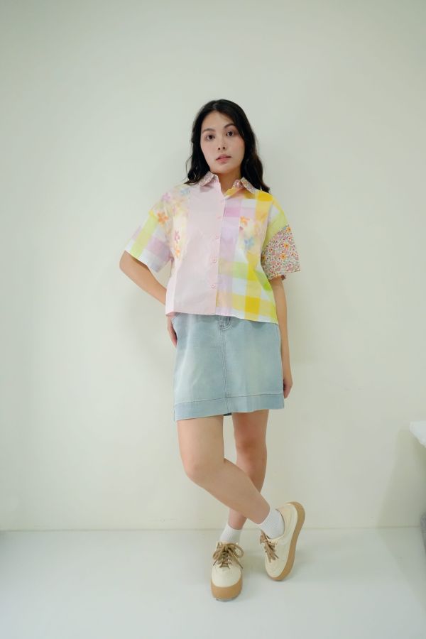 格花拼拼襯衫 拼接設計襯衫、女生格紋花布上衣、文青混搭風襯衫、層次感穿搭單品、日韓風格襯衫、寬鬆版型襯衫