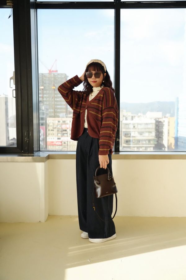 沉香烏木斜背包 斜背包、沉香烏木包、日系小包、百搭包款、休閒斜背包、質感包、女裝包、通勤包、日系包款、小巧手提包