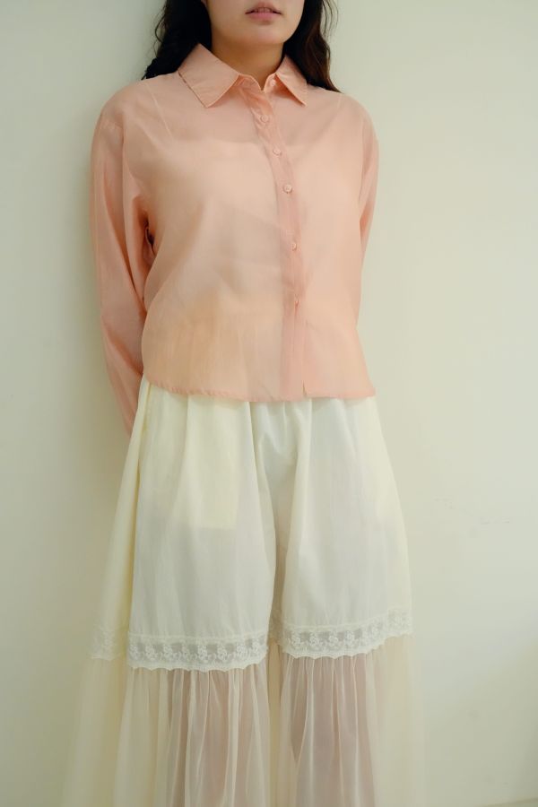 天絲微透短版襯衫 短版襯衫推薦、女生微透襯衫、夏日透氣襯衫、天絲材質上衣、氣質系短版上衣、女生通勤襯衫、短版長袖上衣女