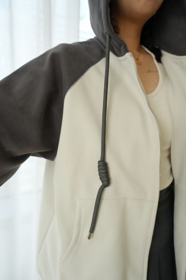 刺繡拼接連帽外套 刺繡外套、拼接連帽外套、日系衛衣外套、休閒上衣、百搭連帽、女裝外套、棉質外套、日系穿搭、街頭風外套、舒適衛衣