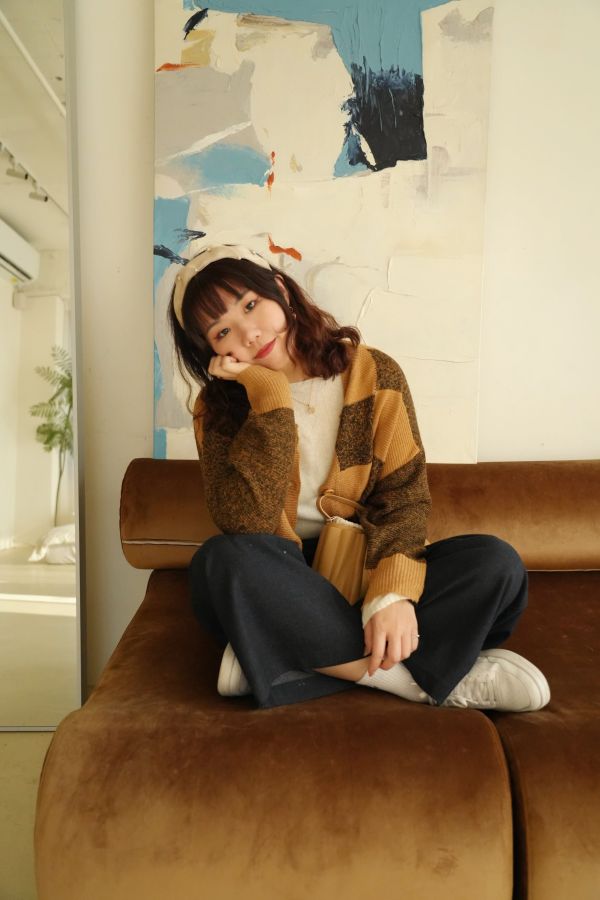 寬鬆格紋針織外套 格紋針織外套、寬鬆毛衣外套、日系針織、百搭外套、女裝針織、舒適針織、秋冬上衣、日系穿搭、休閒毛衣、格紋上衣