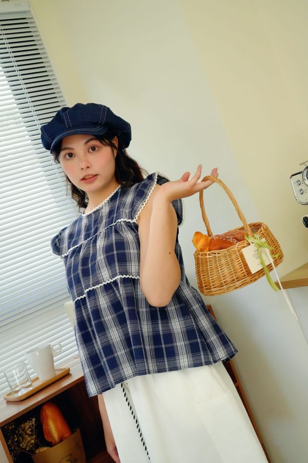 茶格蕾絲背心 格紋背心、微甜穿搭推薦、夏日背心推薦、法式穿搭單品、文青背心、百搭上衣推薦