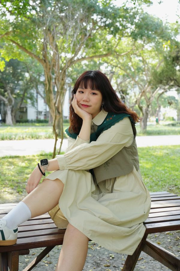 日系刺繡兩件式連身裙 日系刺繡兩件式連身裙、刺繡連身裙、兩件式洋裝、秋冬連身裙、日系洋裝、女洋裝、浪漫連身裙、百搭連身裙、通勤洋裝、約會裙、休閒洋裝、秋冬百搭裙